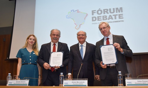 Com a presença de Alckmin, assinado Acordo de Cooperação Técnica entre Finep e BNDES, durante Fórum da ABDE